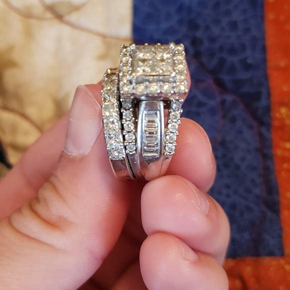 Wedding ring - Picture 3 of 3